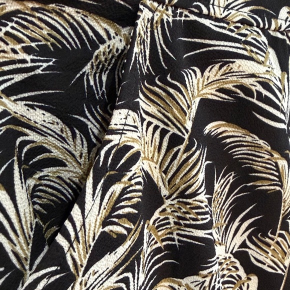 Max Studio Black and Cream Leaf Print Palazzo Pants with a leaf pattern - Picture 5 of 5